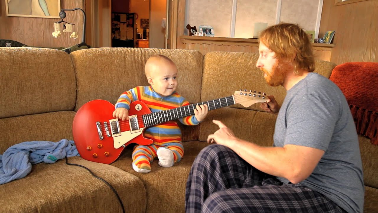 Ce Que Fait Ce Bebe A La Guitare Electrique Est Hallucinant Music Covers Creations Ce Que Fait Ce Bebe A La Guitare Electrique Est Hallucinant Music Covers Creations
