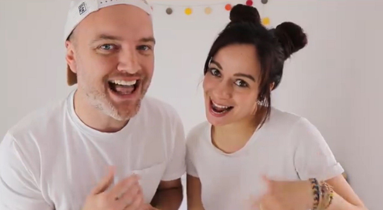 Ils Signent Une Parodie Hilarante Sur Senorita A Propos Du Confinement Video Music Covers Creations Ils Signent Une Parodie Hilarante Sur Senorita A Propos Du Confinement Video Music Covers Creations
